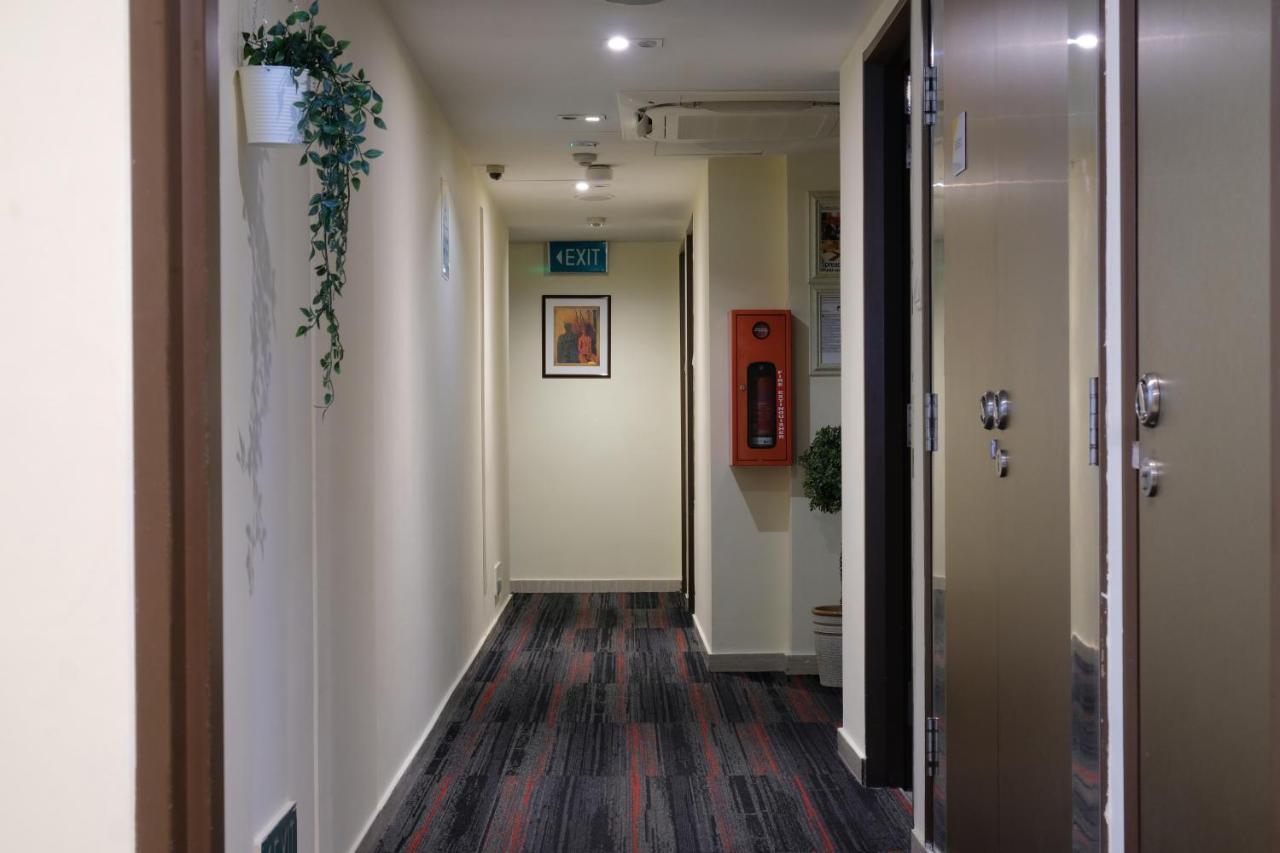 Single Sharing Room And Short Hours Stay At Sandpiper Hotel Singapore Eksteriør billede
