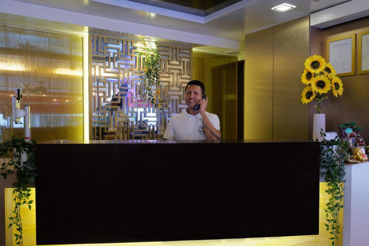 Single Sharing Room And Short Hours Stay At Sandpiper Hotel Singapore Eksteriør billede
