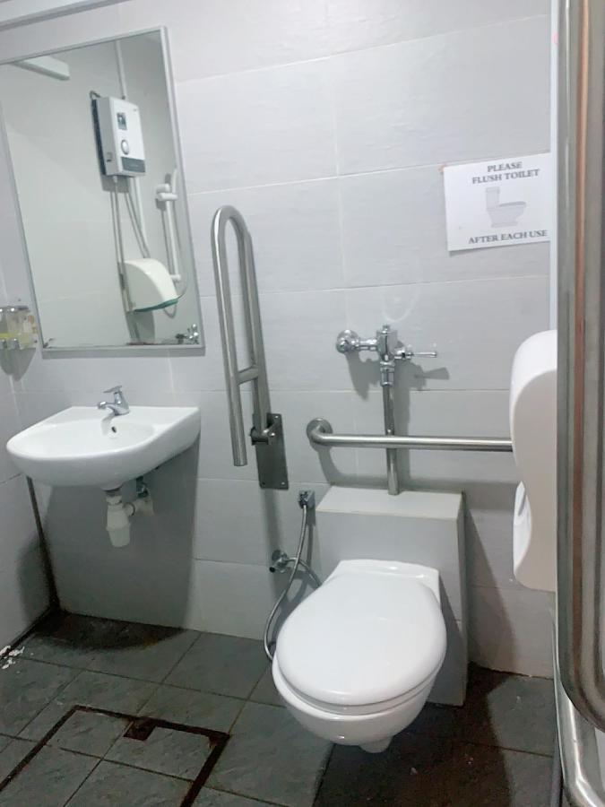 Single Sharing Room And Short Hours Stay At Sandpiper Hotel Singapore Eksteriør billede