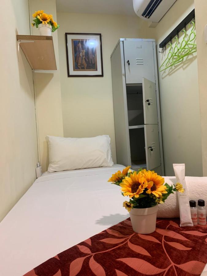 Single Sharing Room And Short Hours Stay At Sandpiper Hotel Singapore Eksteriør billede
